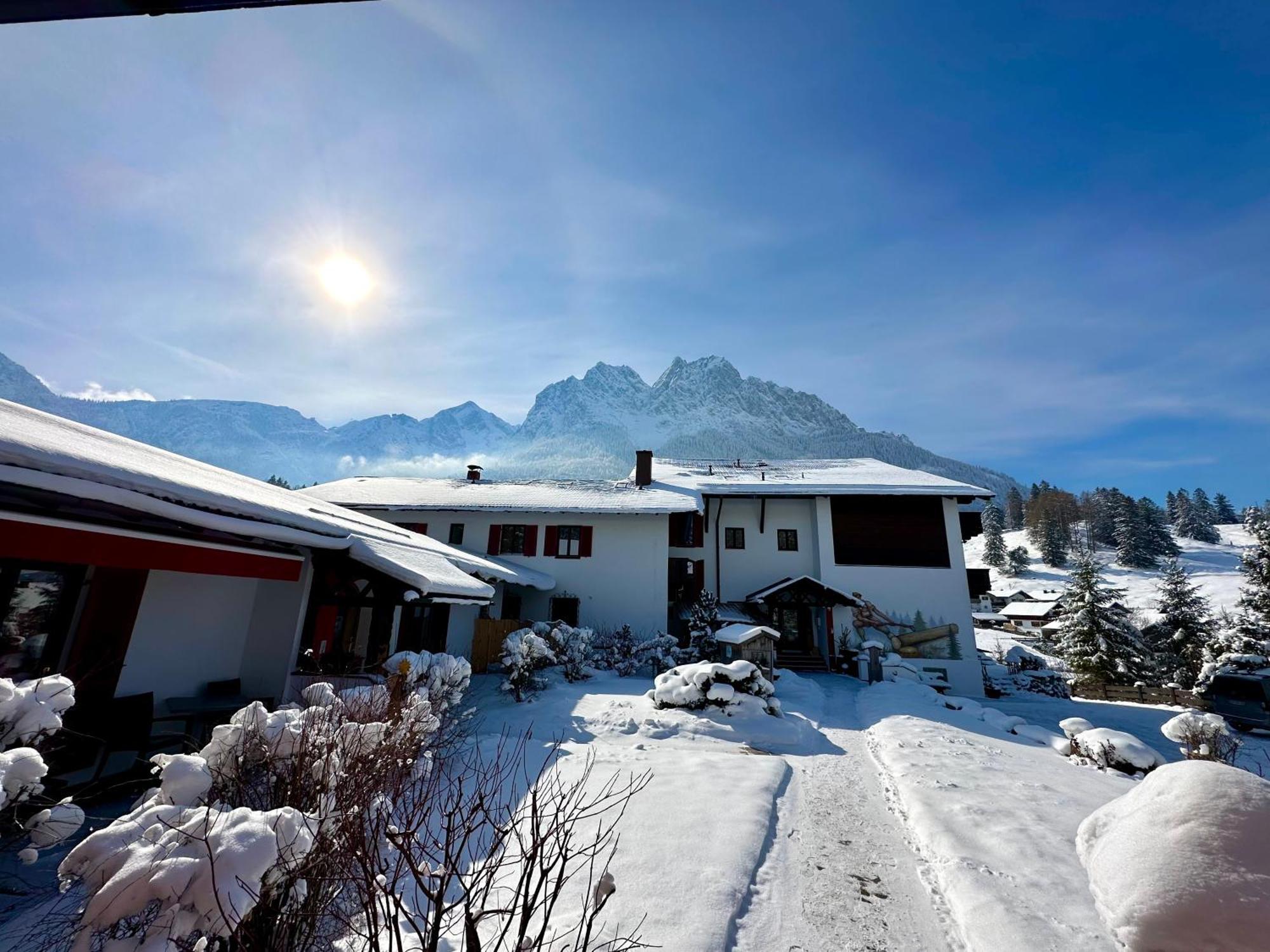 Bayern Resort Hotel - Adults Only - Mit Zugspitzblick - Eibsee-Naehe - Wellnessbereich - Naturpool Im Sommer Грайнау Экстерьер фото