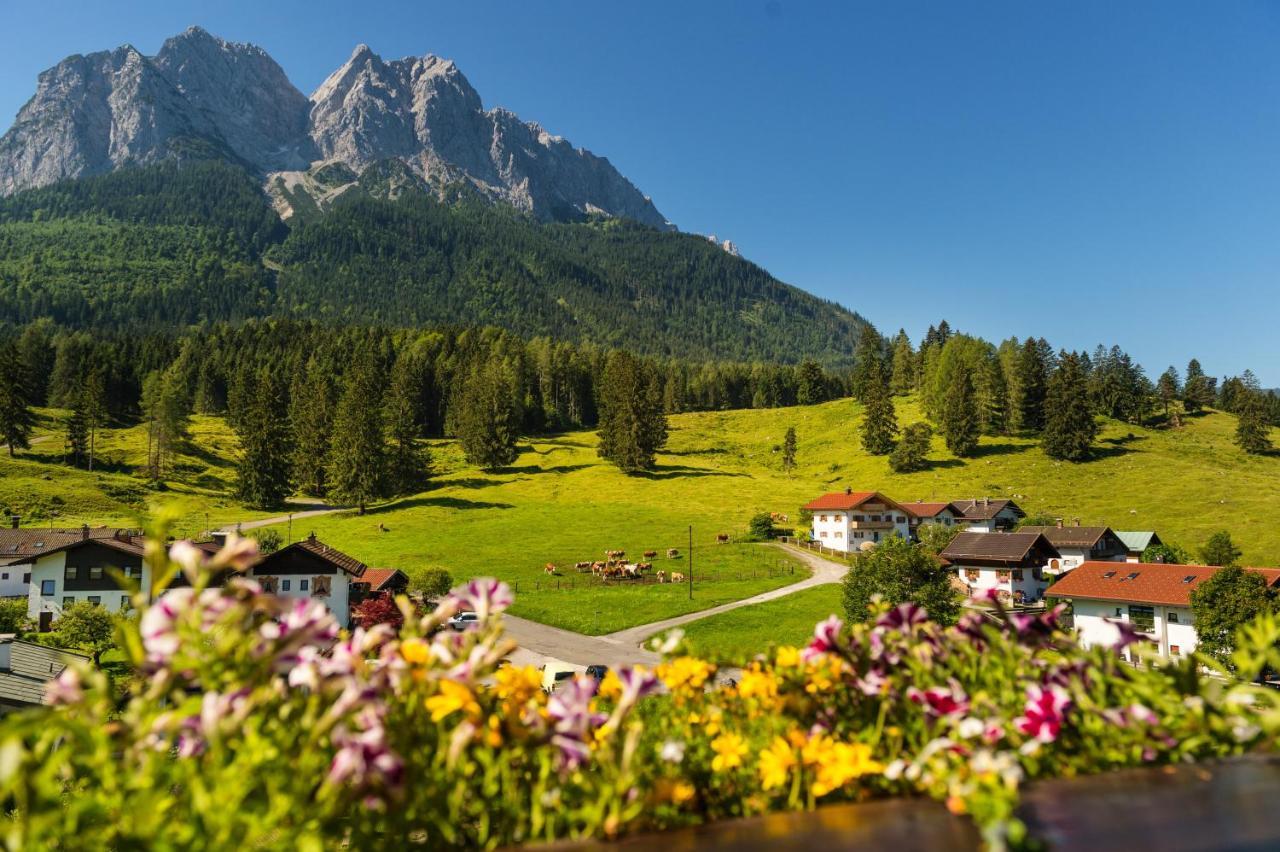 Bayern Resort Hotel - Adults Only - Mit Zugspitzblick - Eibsee-Naehe - Wellnessbereich - Naturpool Im Sommer Грайнау Экстерьер фото