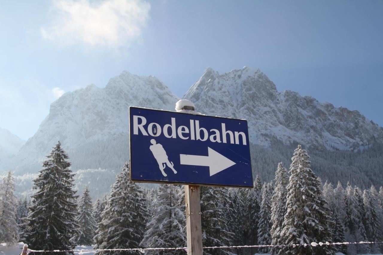 Bayern Resort Hotel - Adults Only - Mit Zugspitzblick - Eibsee-Naehe - Wellnessbereich - Naturpool Im Sommer Грайнау Экстерьер фото